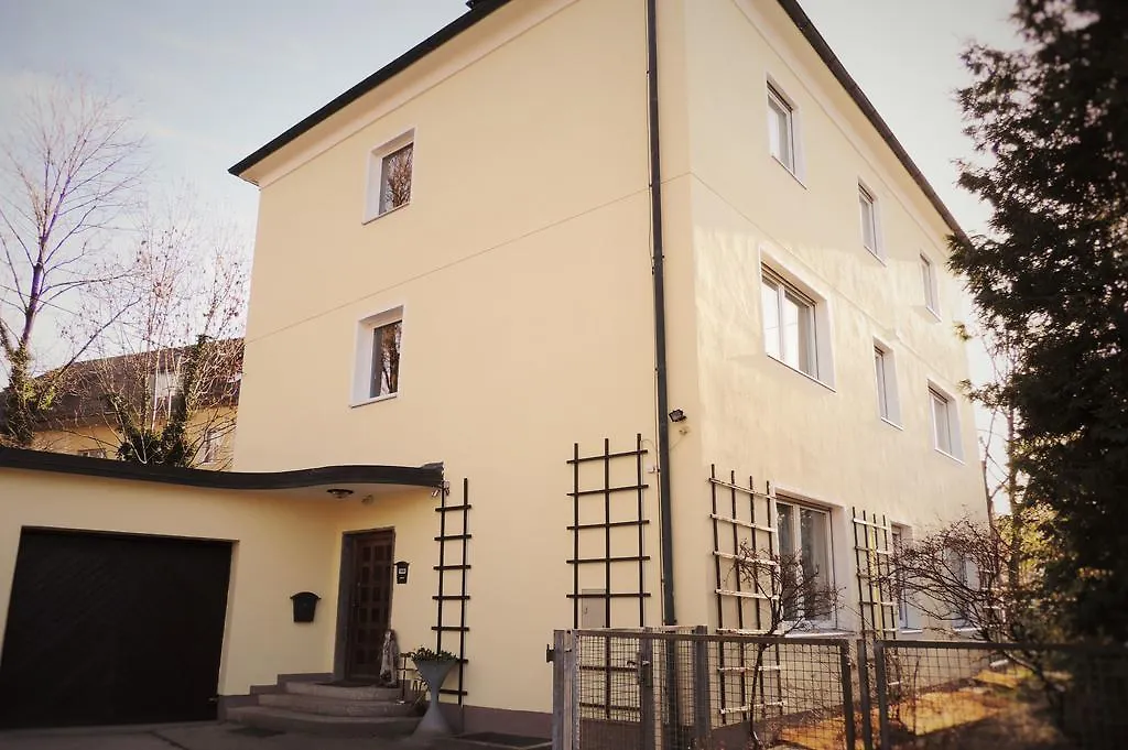 Pension Am Eschenbach Salzburg 2*,