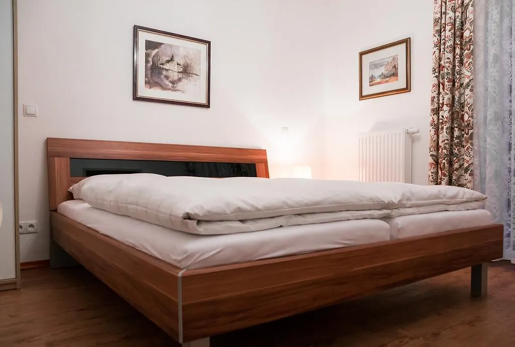 Pension Am Eschenbach Salzburg 2*,  Austria