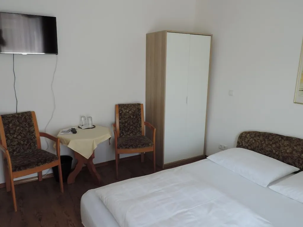 Pension Am Eschenbach Salzburg 2*,  Austria