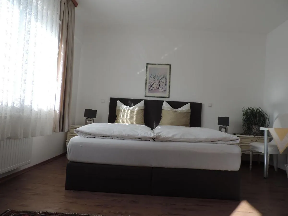 Pension Am Eschenbach Salzburg 2*,